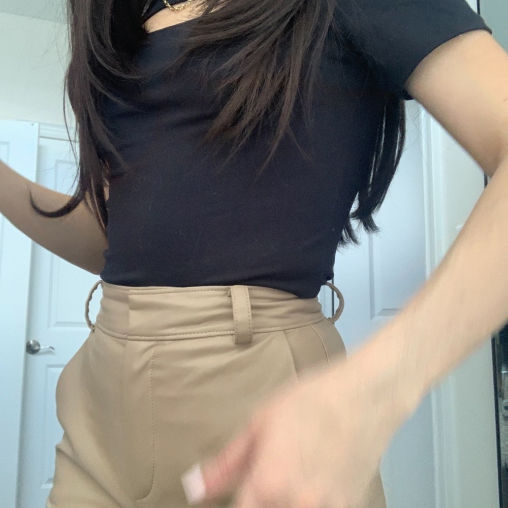 Simons cut-out top - Picture 3 of 4